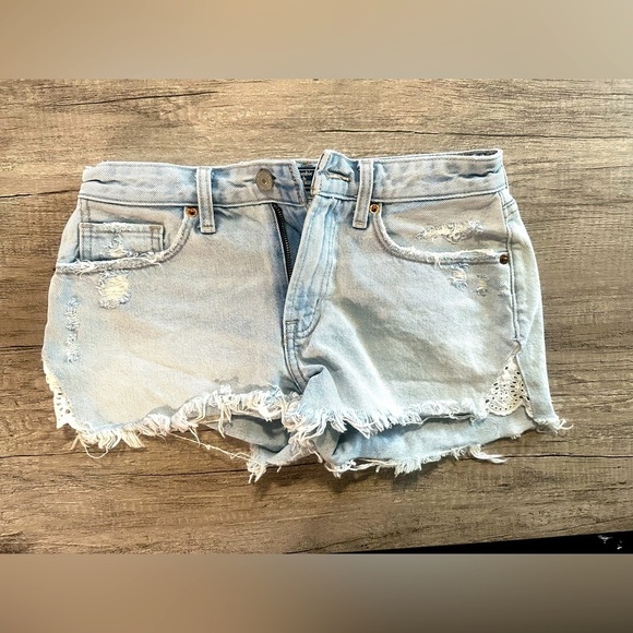 Abercrombie and Finch Jean Shorts Size 0 - Picture 1 of 4
